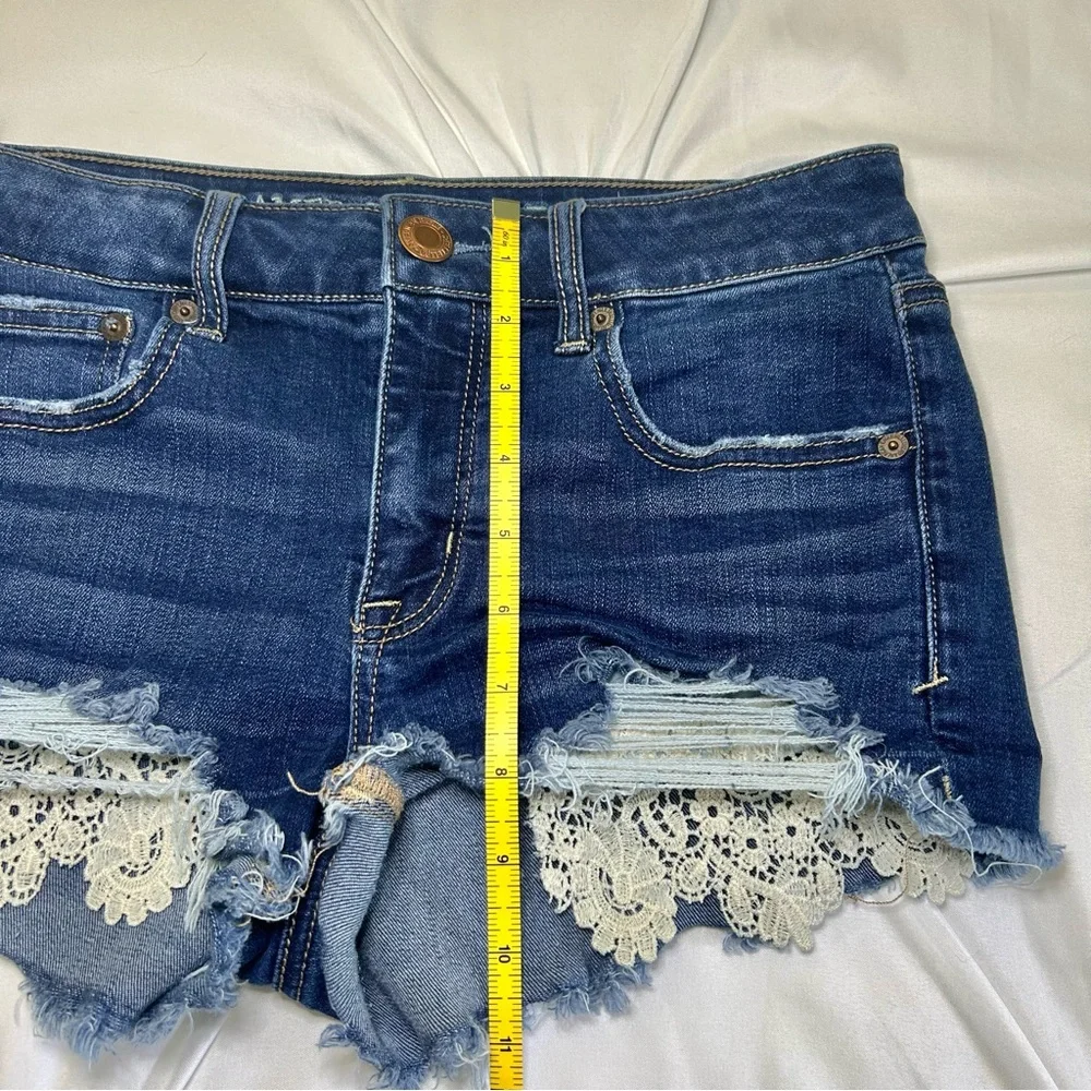 American Eagle Denim & Cream Lace Pocket Frayed Hem Shortie Jean Shorts Size 8